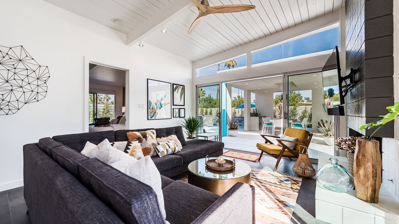 Photo of Livingroom in Racquet Club Estates