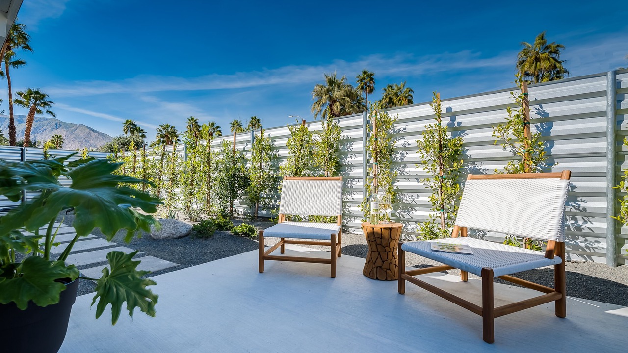 Photo of Patio Balcony in Racquet Club Estates