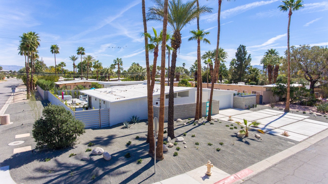 Photo of Outdoor in Racquet Club Estates