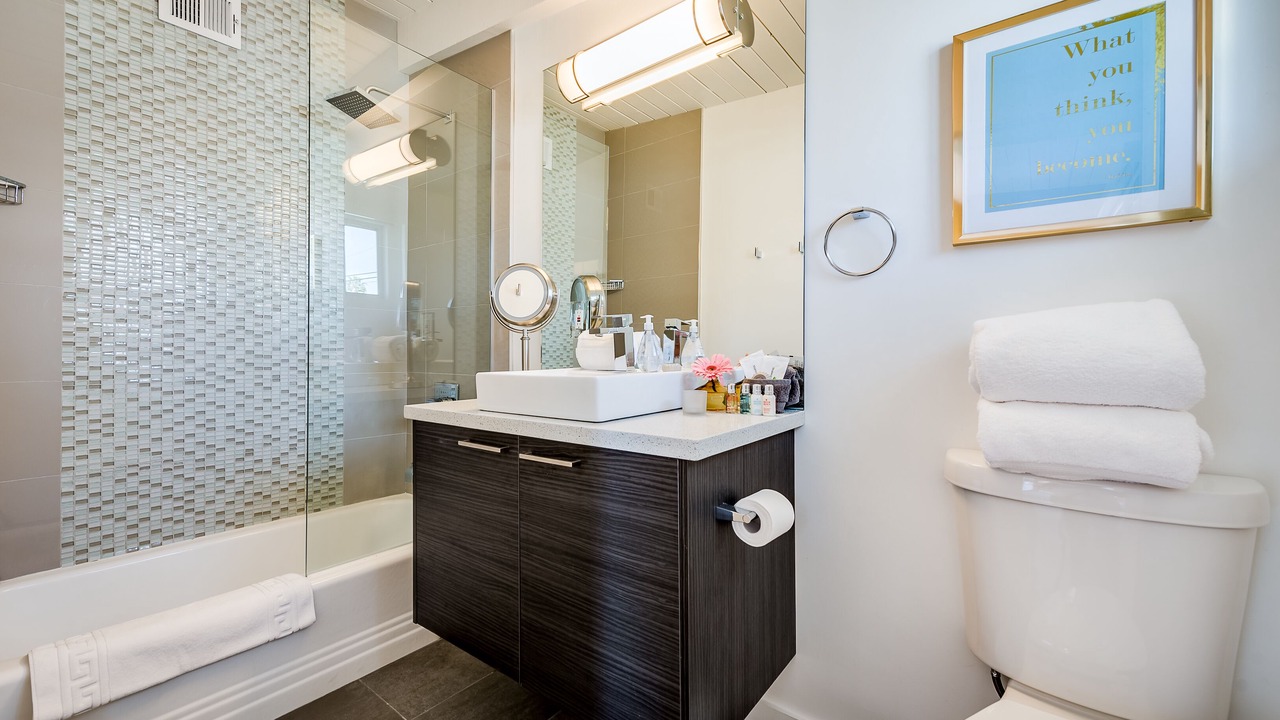 Photo of Bathroom in Racquet Club Estates