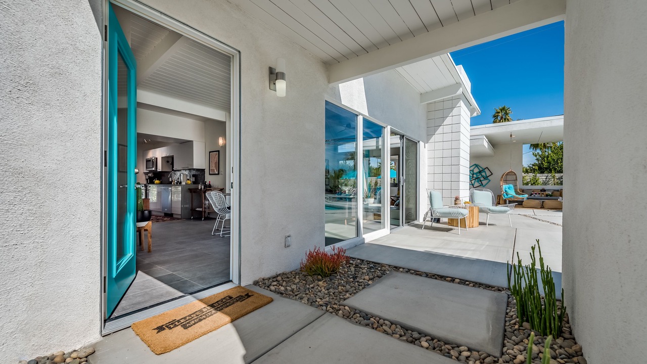 Photo of Patio Balcony in Racquet Club Estates