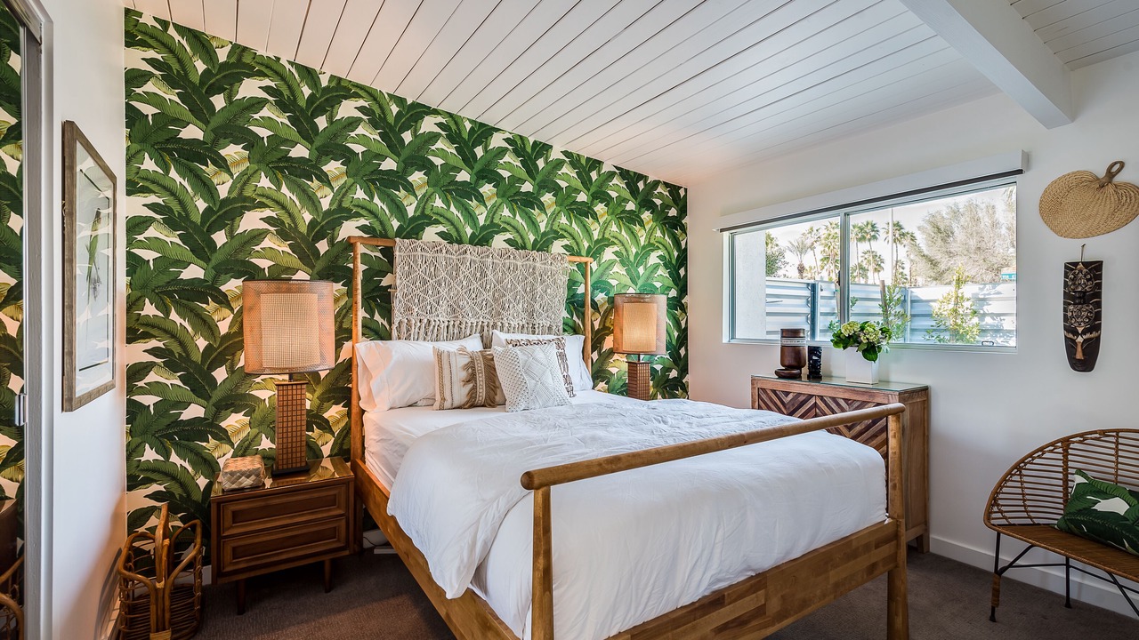 Photo of Bedroom in Racquet Club Estates