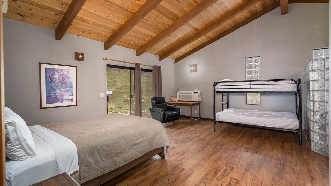 Photo of Bedroom in Coarsegold