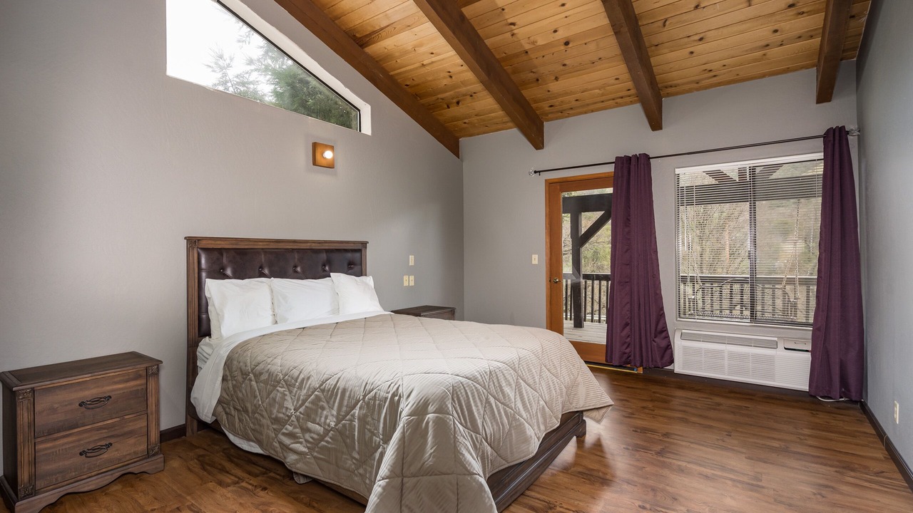 Photo of Bedroom in Coarsegold