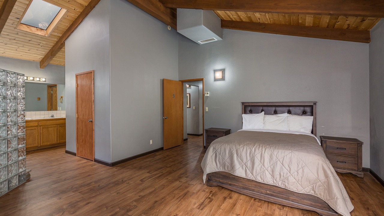 Photo of Bedroom in Coarsegold
