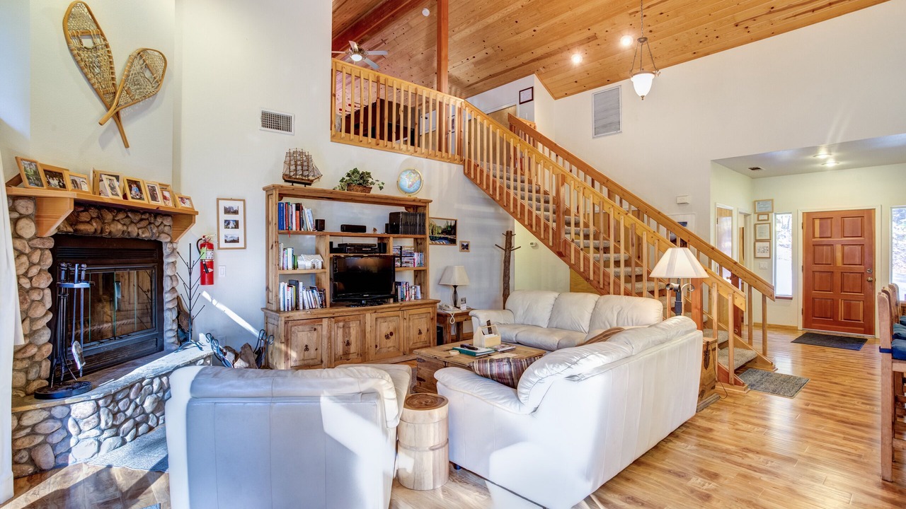 Photo of Livingroom in North Wawona