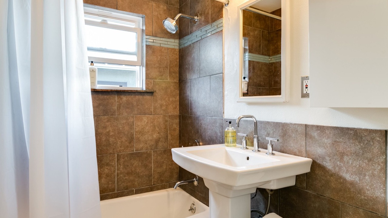 Photo of Bathroom in Mar Vista