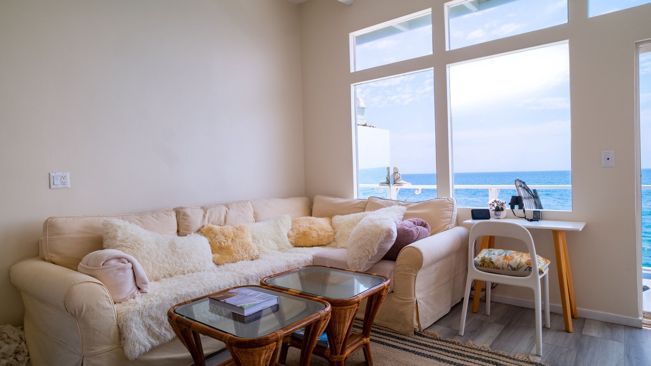 Photo of Livingroom in Eastern Malibu