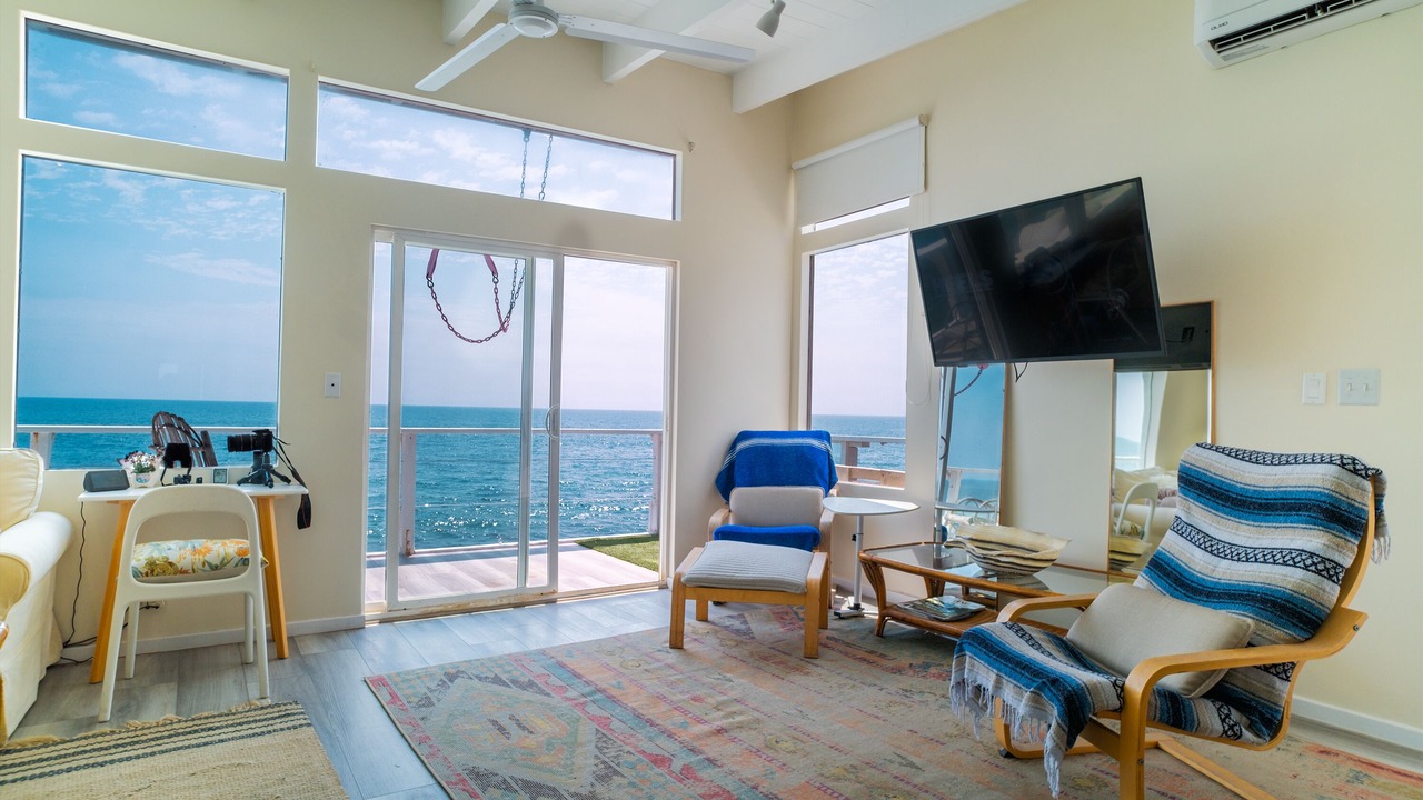Photo of Livingroom in Eastern Malibu