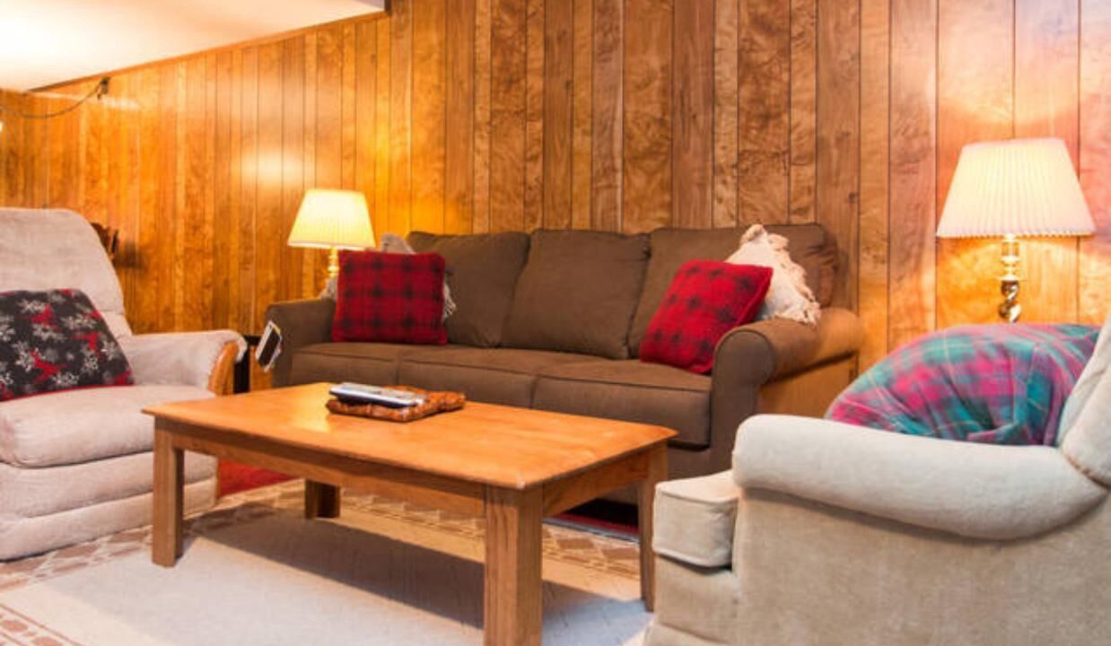 Photo of Livingroom in Summit Estates