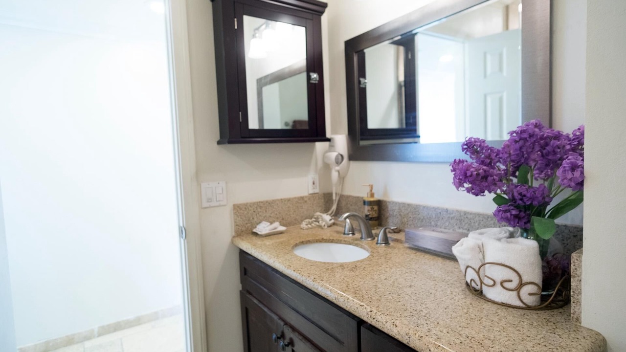 Photo of Bathroom in Oxnard Shores