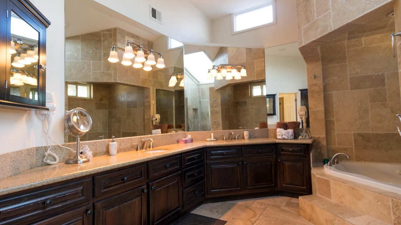 Photo of Bathroom in Oxnard Shores