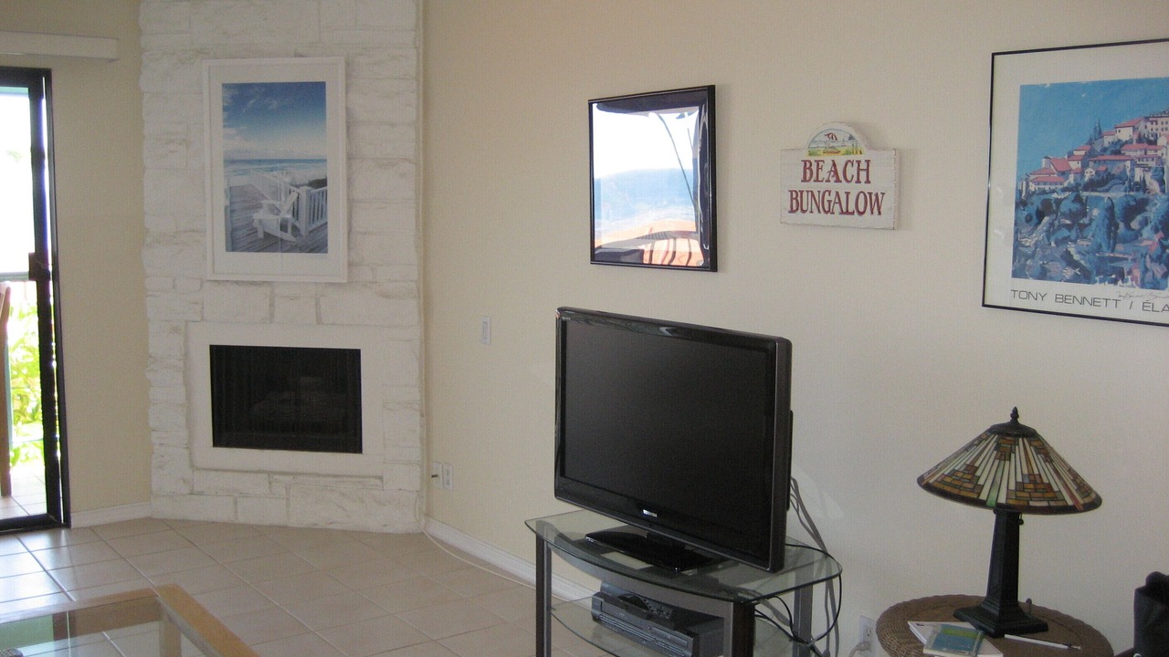 Photo of Livingroom in Central Malibu