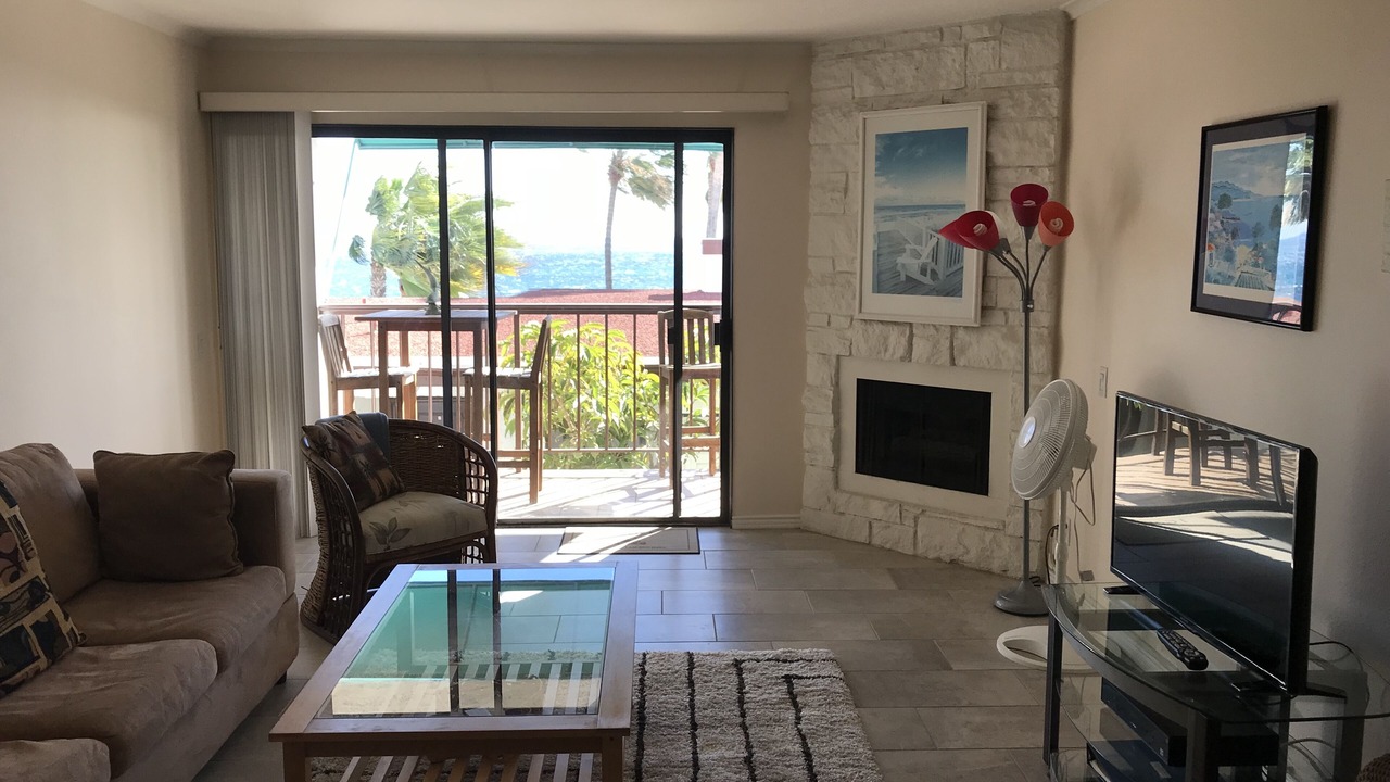 Photo of Livingroom in Central Malibu