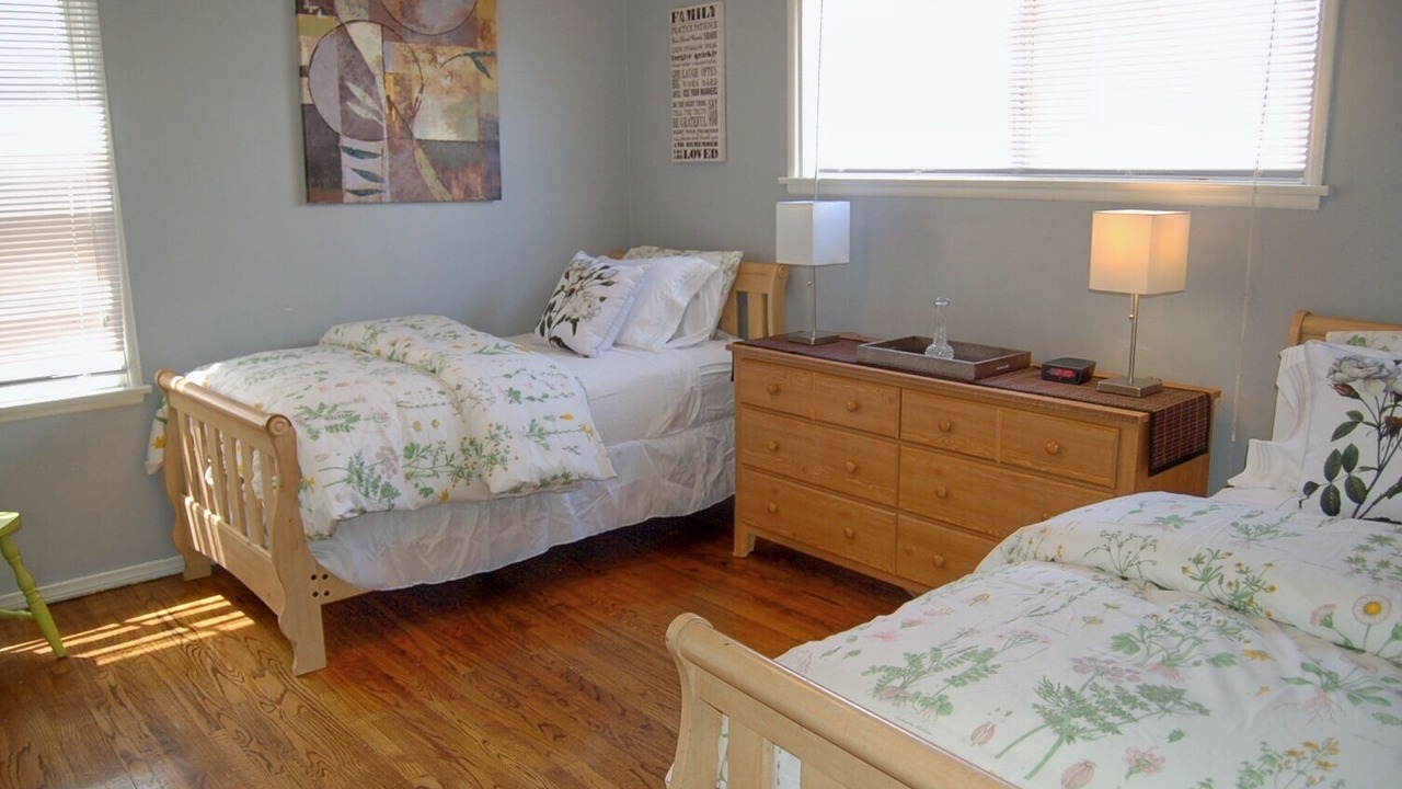 Photo of Bedroom in Valley Glen