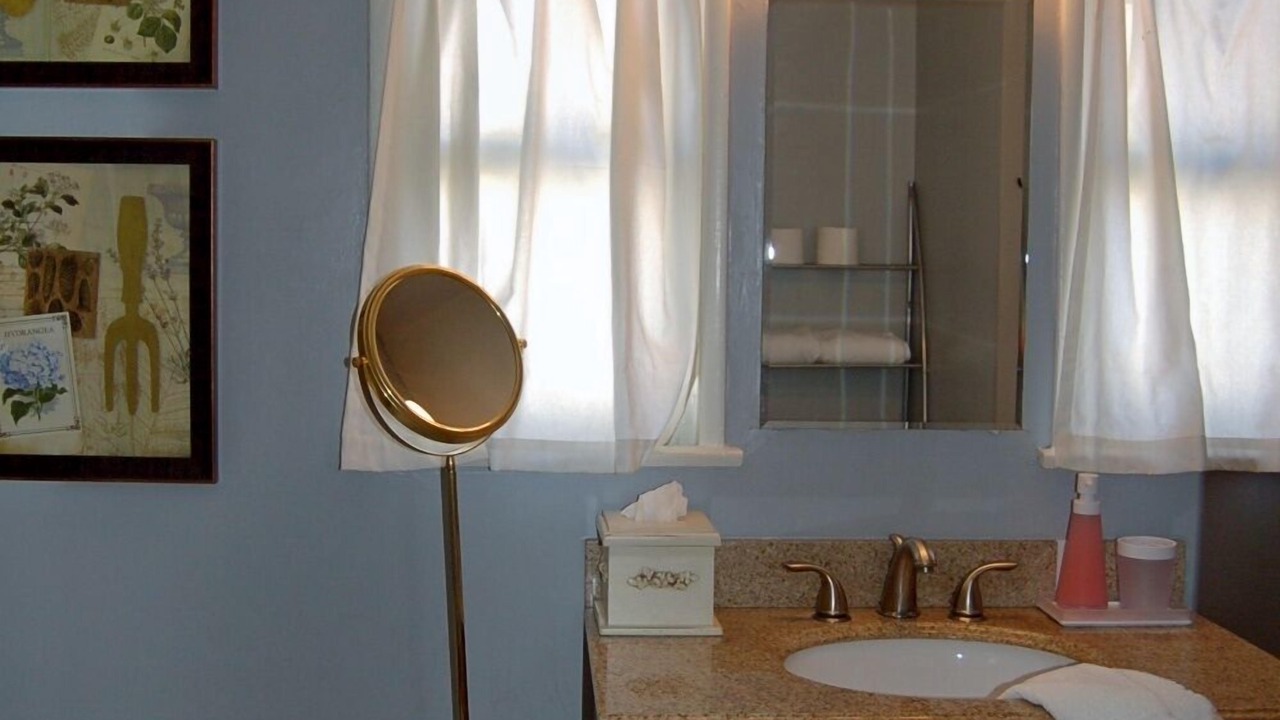 Photo of Bathroom in Valley Glen