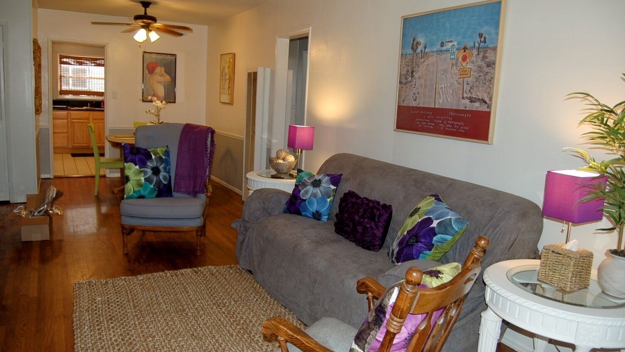 Photo of Livingroom in Valley Glen