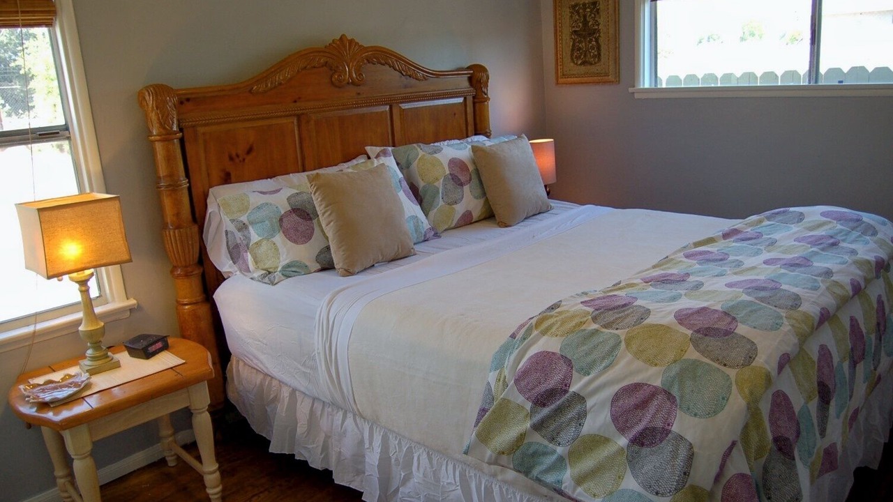 Photo of Bedroom in Valley Glen