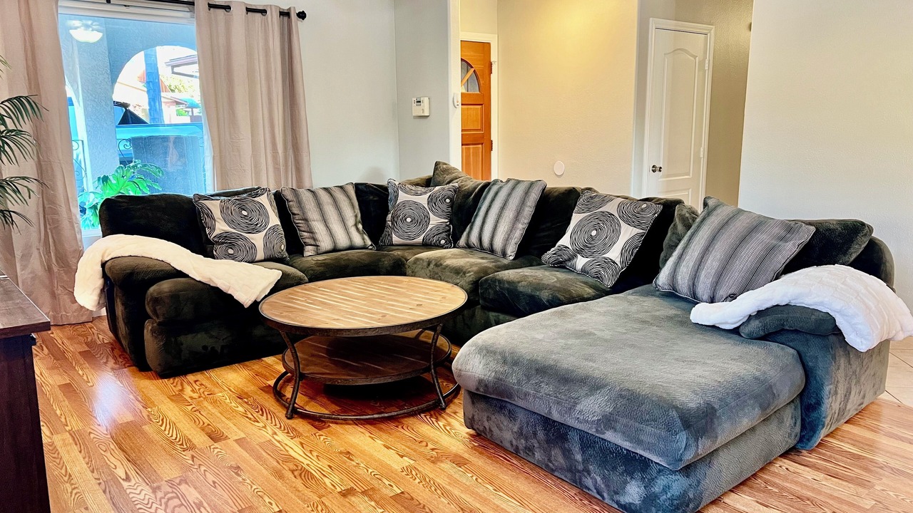 Photo of Livingroom in Midway