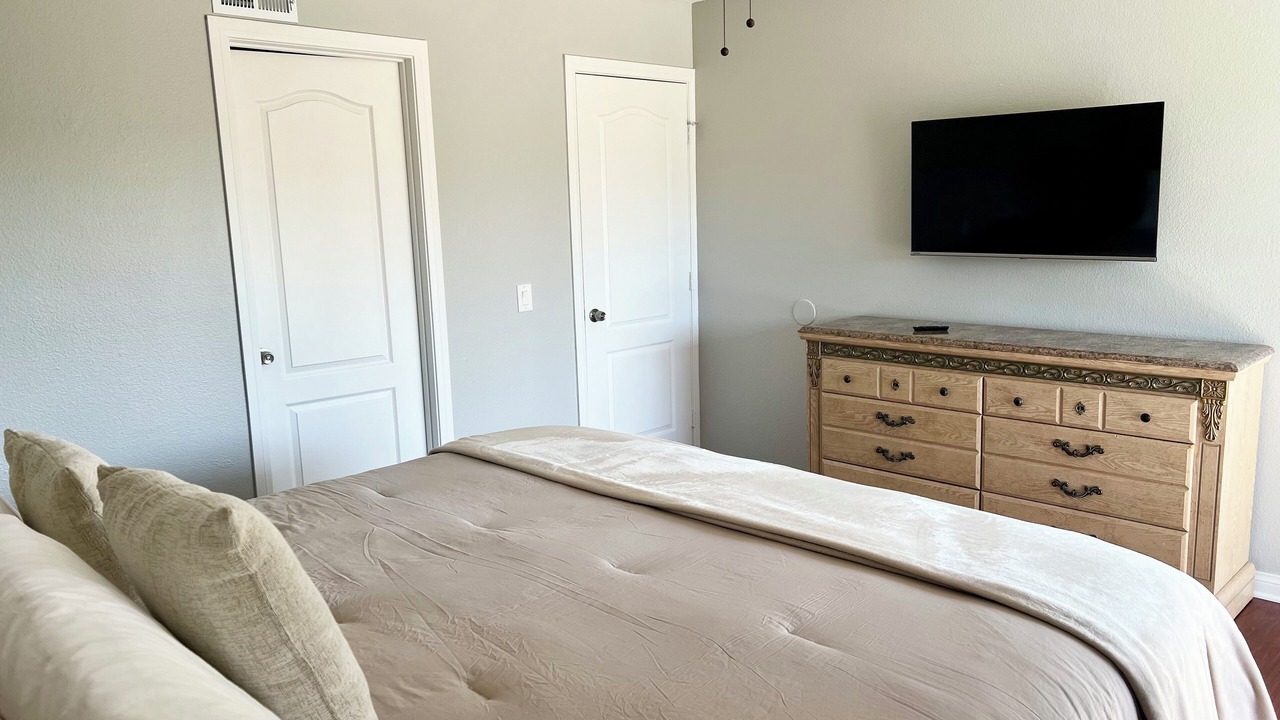Photo of Bedroom in Midway