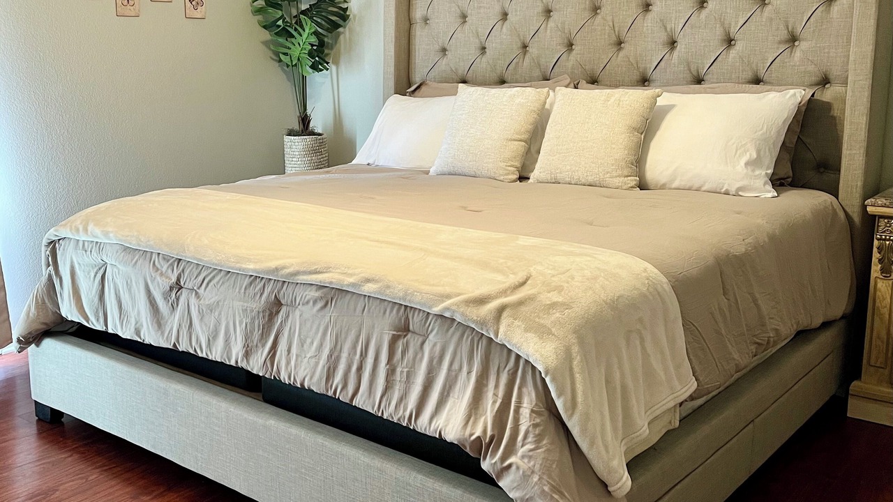 Photo of Bedroom in Midway