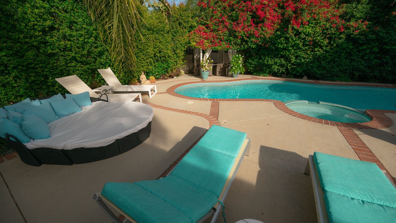 Photo of Outdoor in Woodland Hills