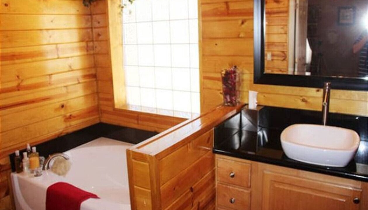 Photo of Bathroom in Peter Pan