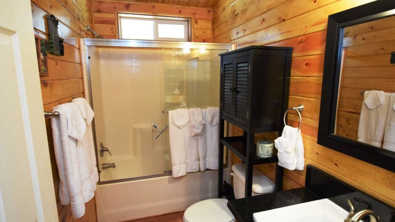 Photo of Bathroom in Peter Pan