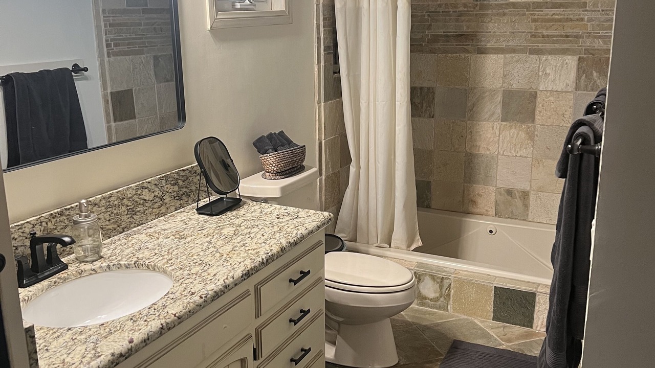 Photo of Bathroom in Blue Jay