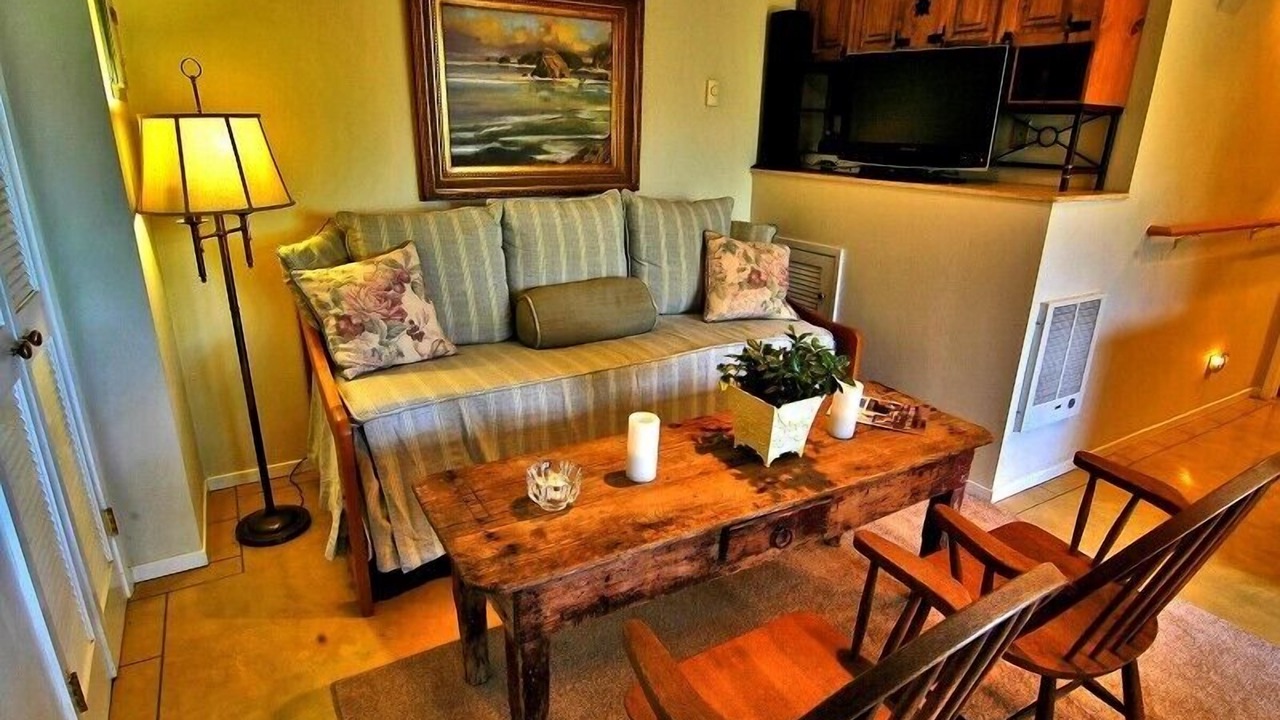 Photo of Livingroom in Alta Mesa