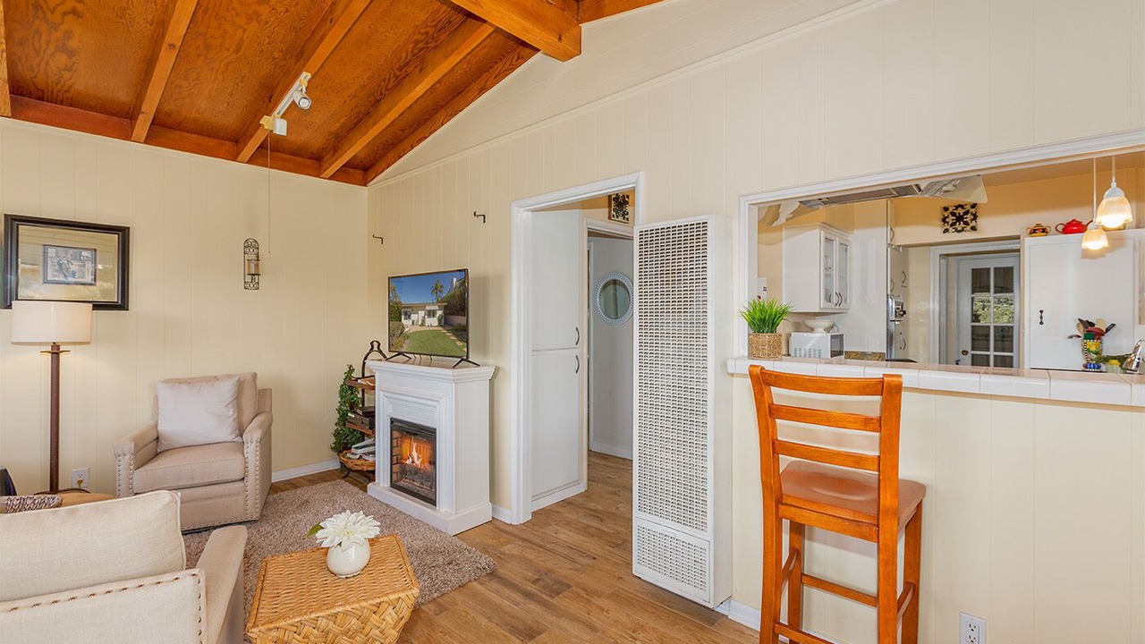Photo of Livingroom in Alta Mesa