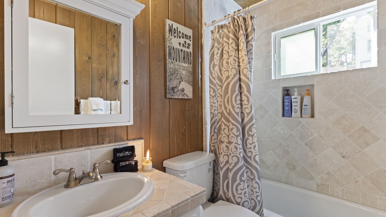 Photo of Bathroom in Cedar Glen