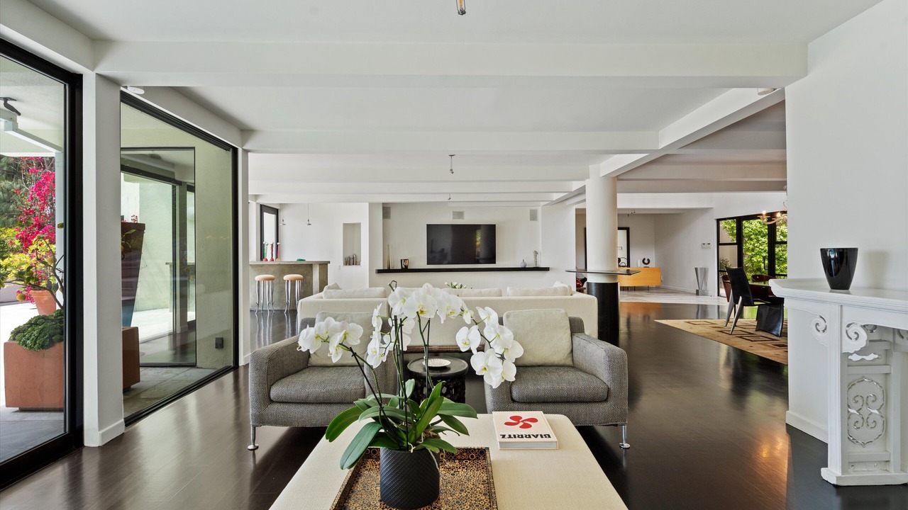 Photo of Livingroom in Beverly Hills