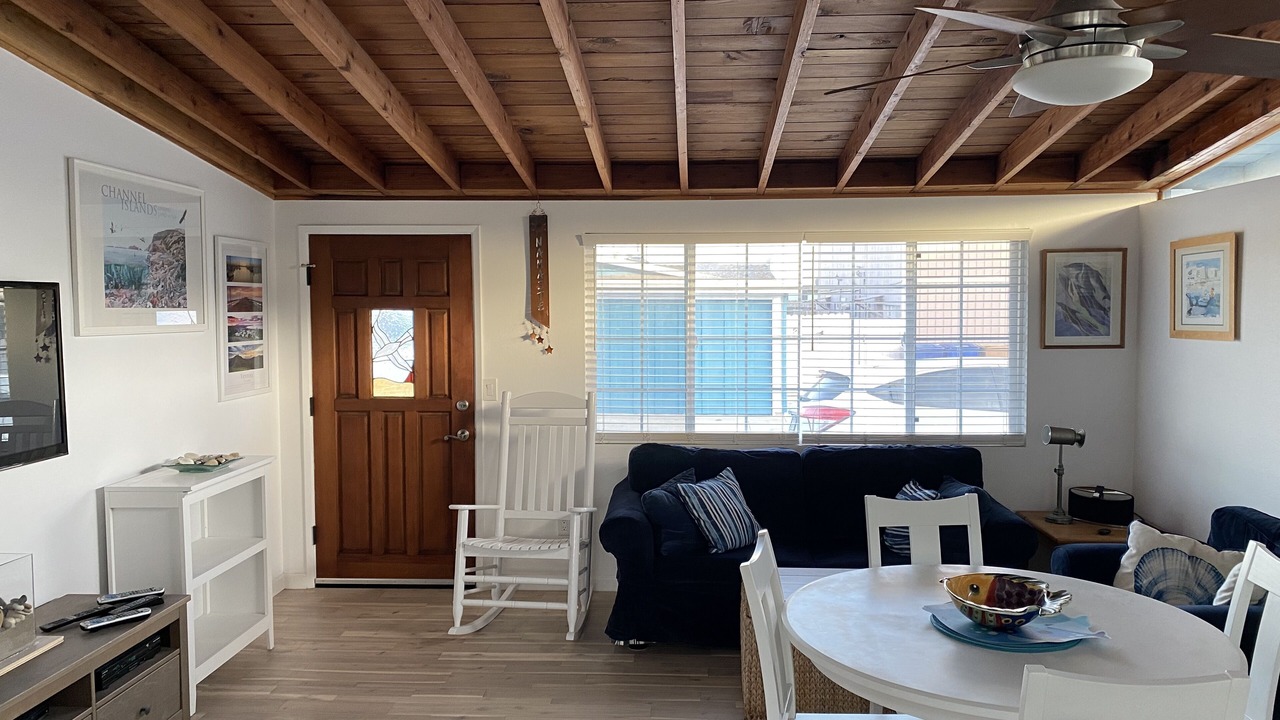 Photo of Livingroom in Pierpont Bay