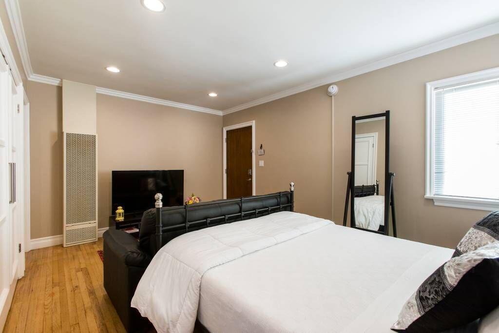 Photo of Bedroom in Burbank
