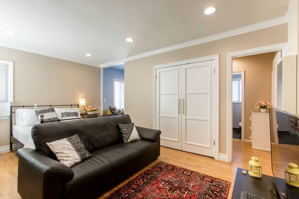 Photo of Livingroom in Burbank
