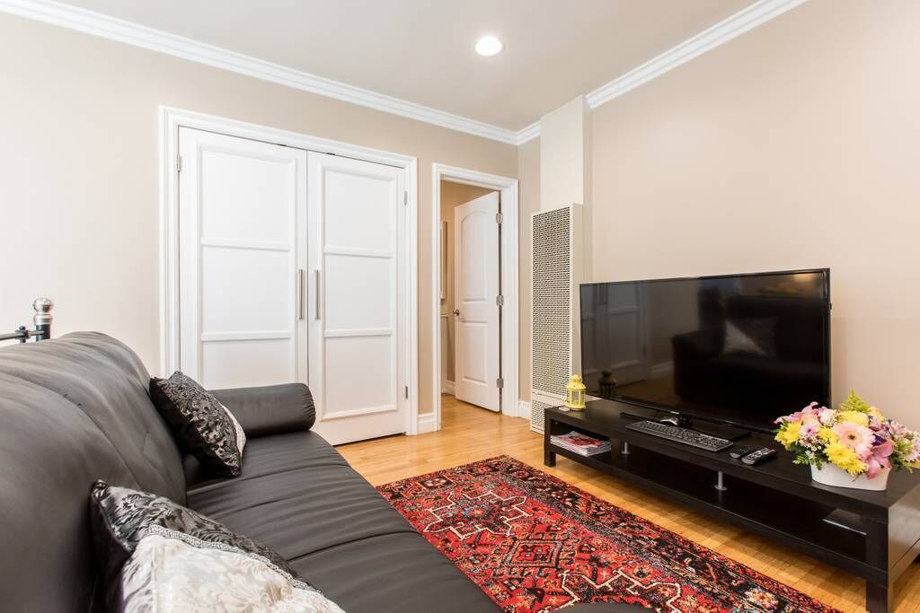 Photo of Livingroom in Burbank