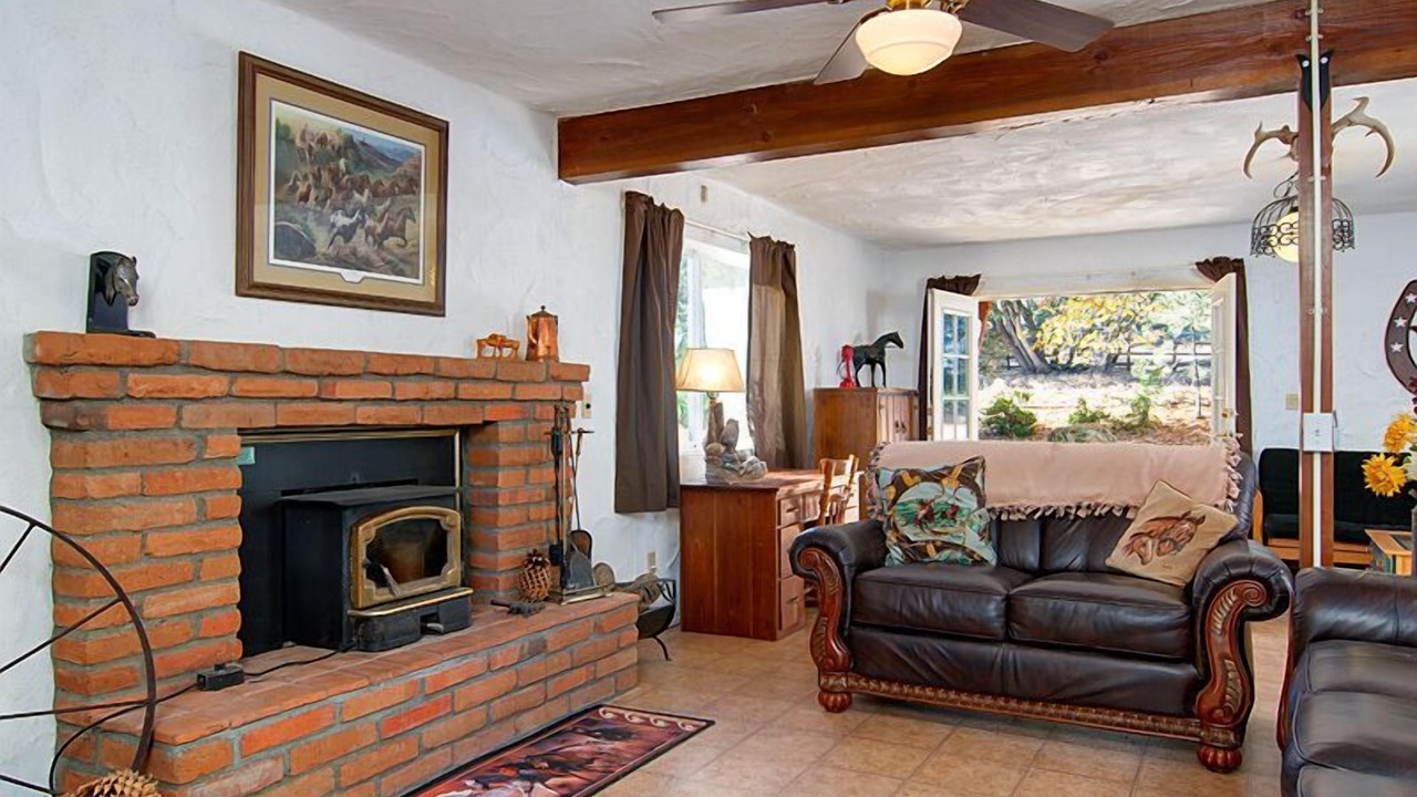 Photo of Livingroom in Julian