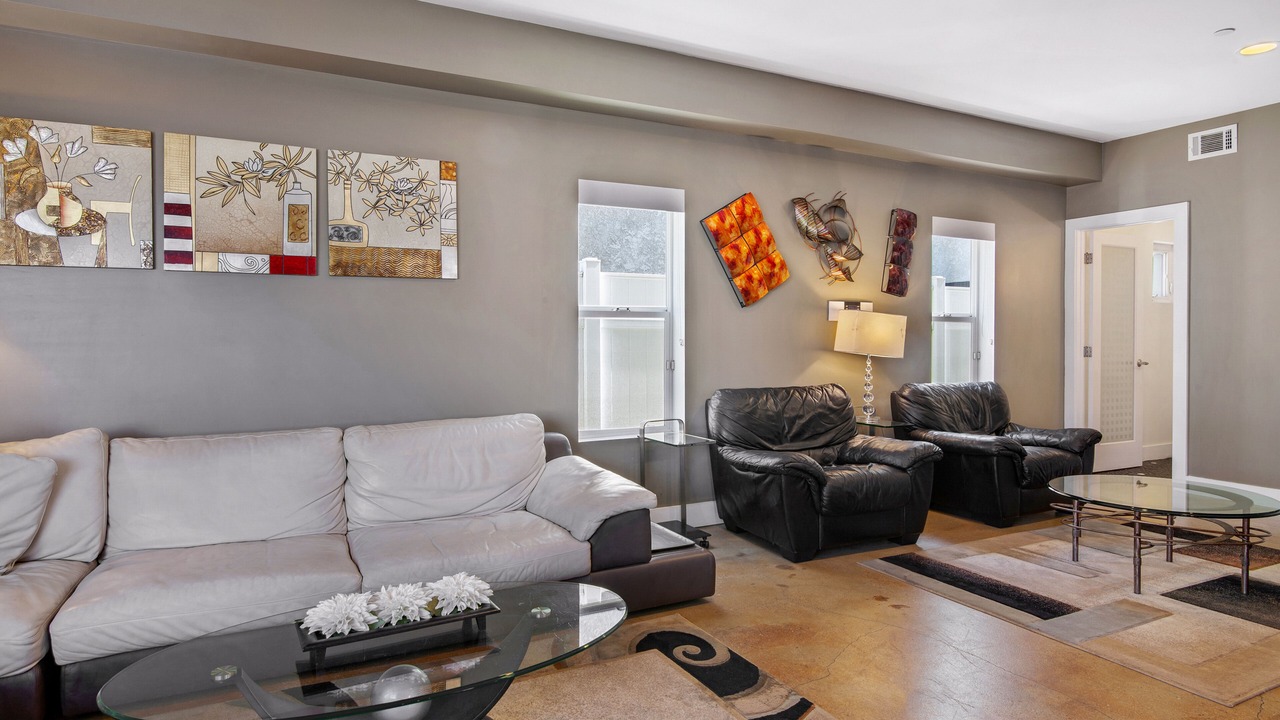 Photo of Livingroom in Old Towne