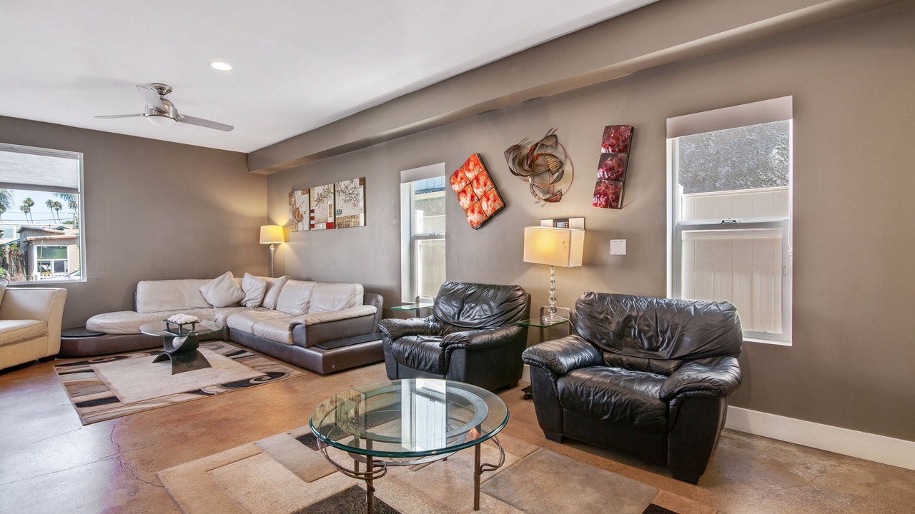 Photo of Livingroom in Old Towne
