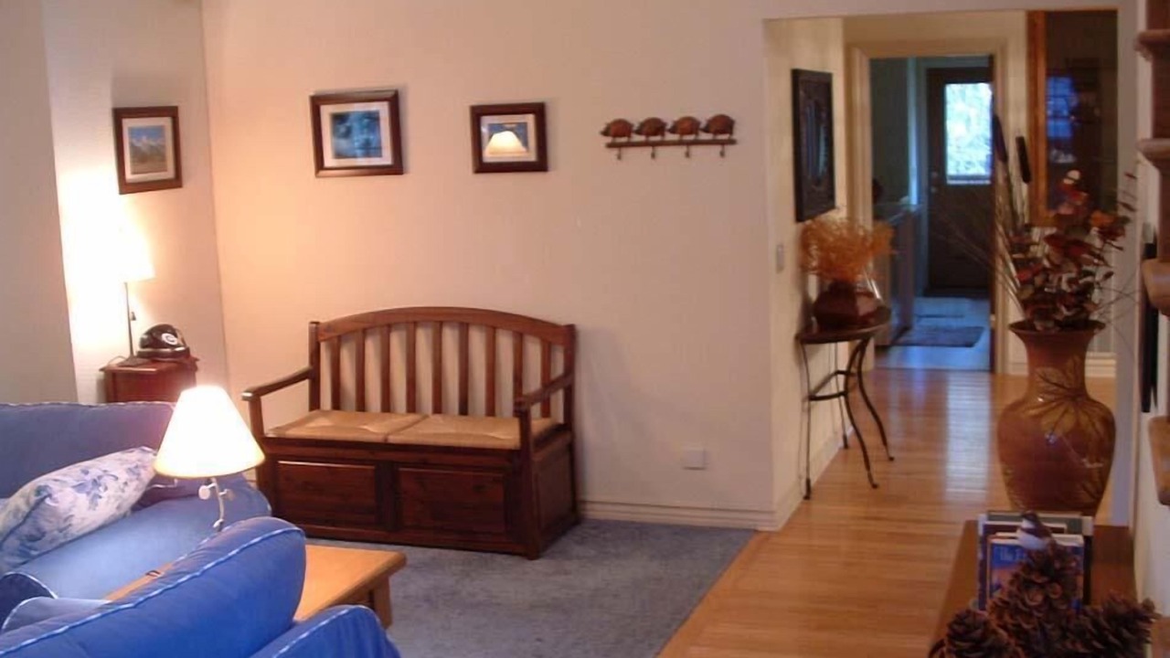 Photo of Livingroom in North Wawona