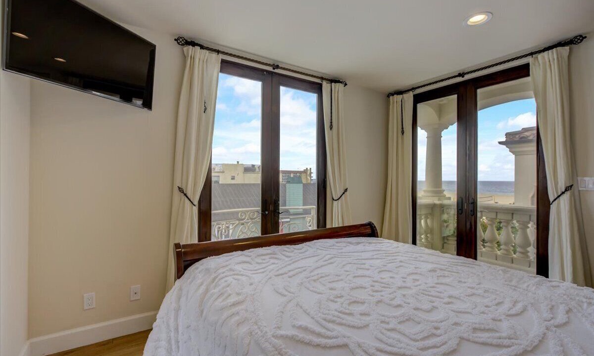 Photo of Bedroom in Hermosa Beach