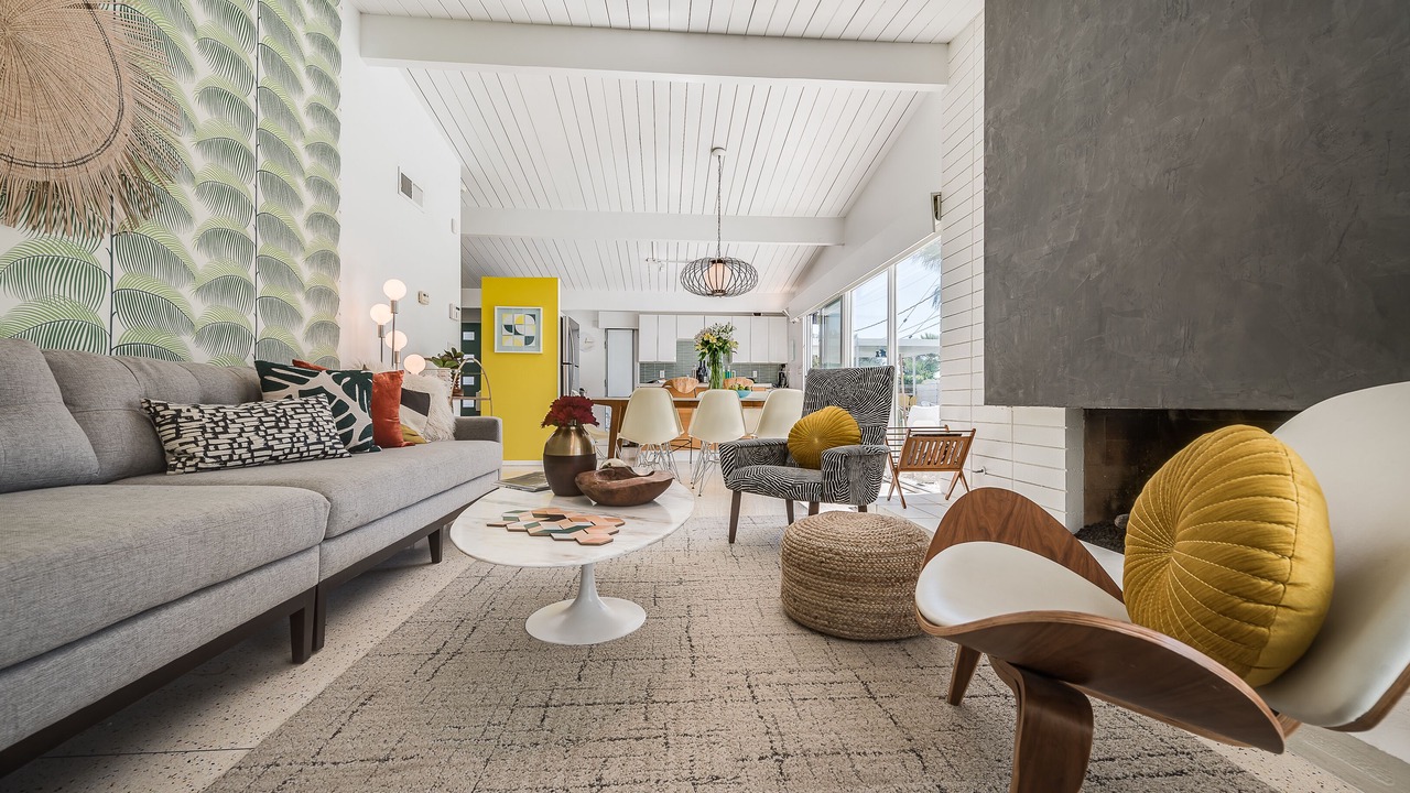 Photo of Livingroom in Racquet Club Estates