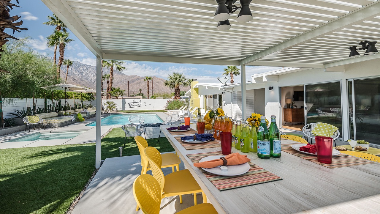 Photo of Outdoor in Racquet Club Estates