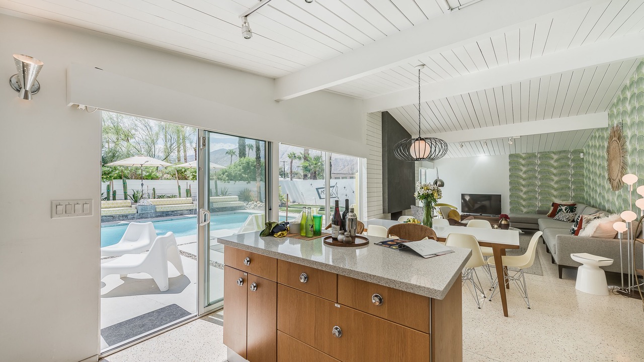 Photo of Livingroom in Racquet Club Estates