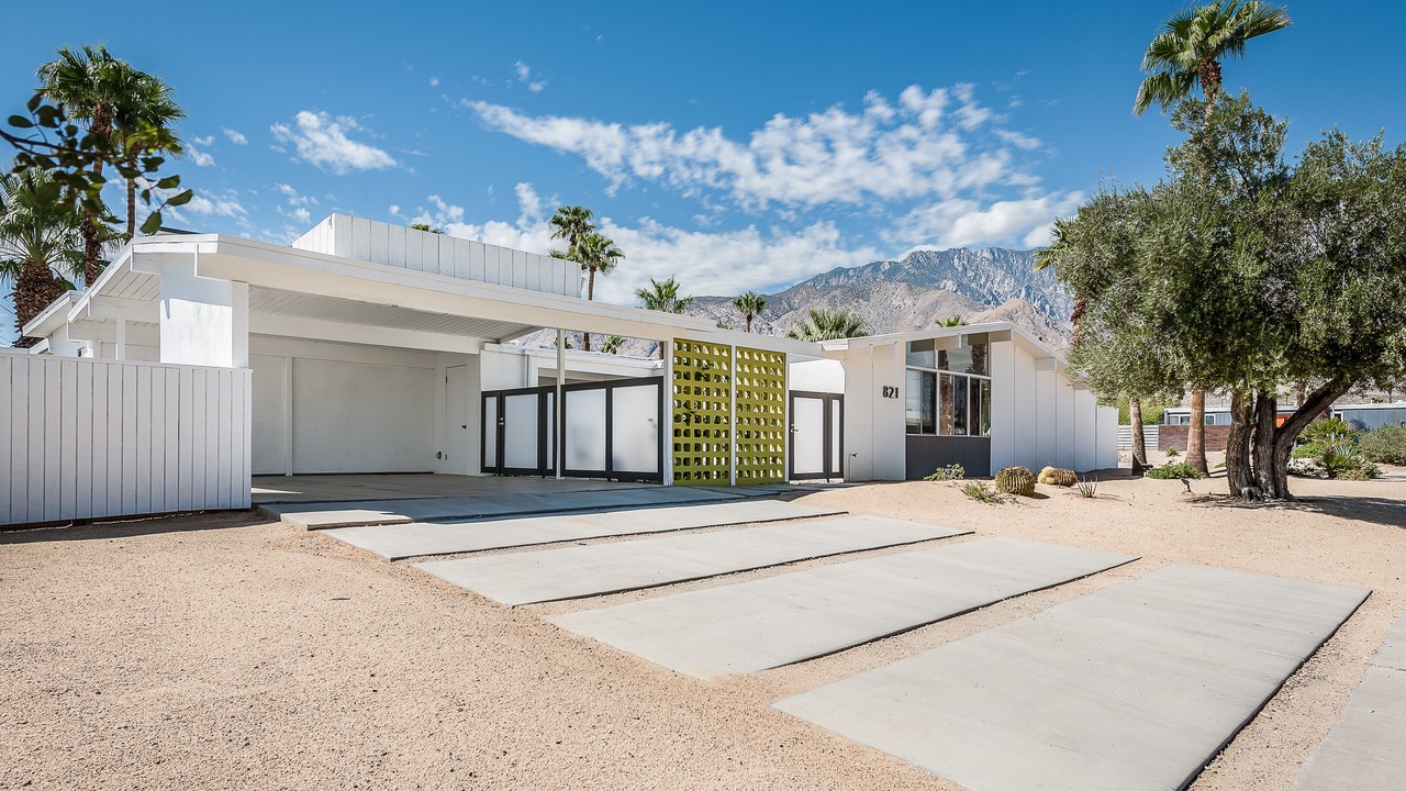 Photo of Outdoor in Racquet Club Estates