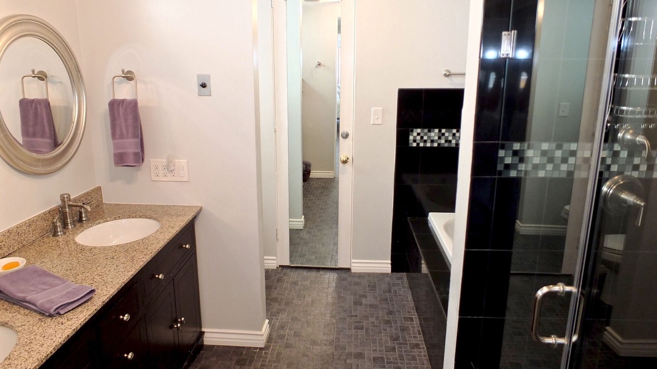 Photo of Bathroom in Peninsula