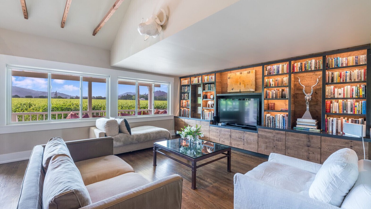 Photo of Livingroom in St. Helena