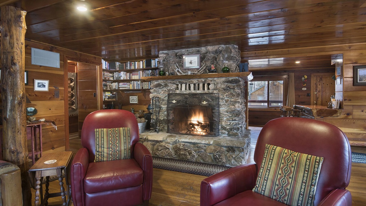 Photo of Livingroom in North Wawona