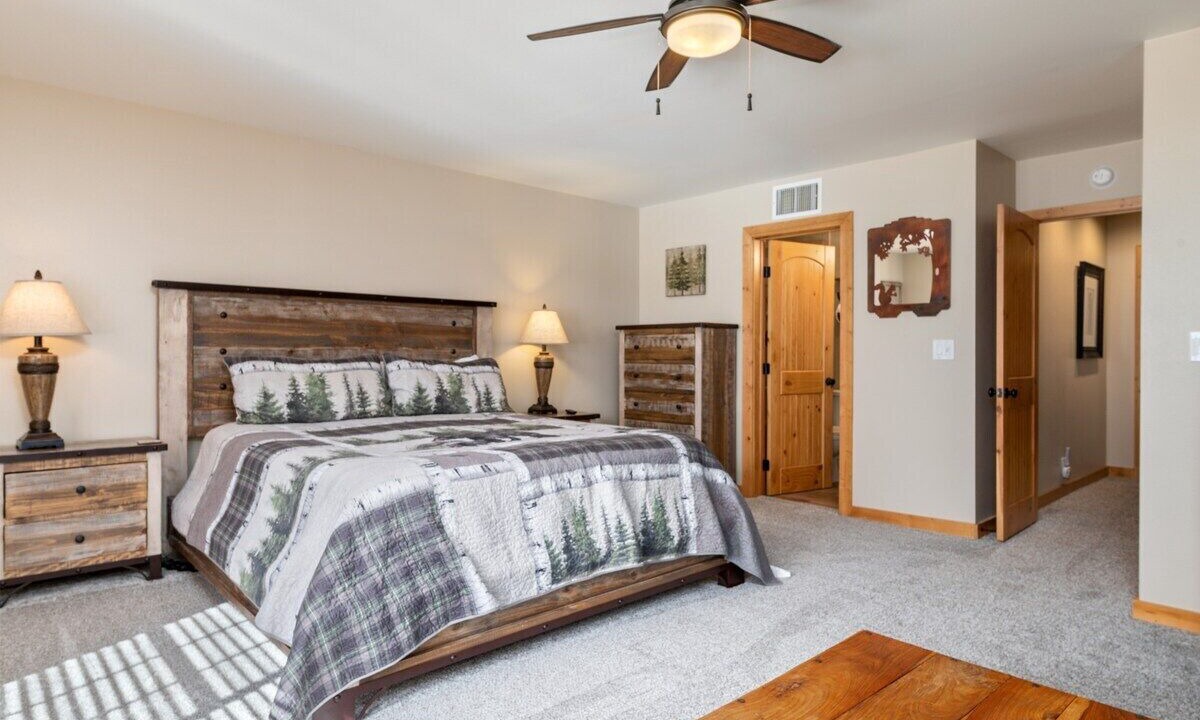Photo of Bathroom in Summit Estates